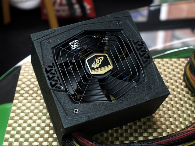 AURUM S 700W