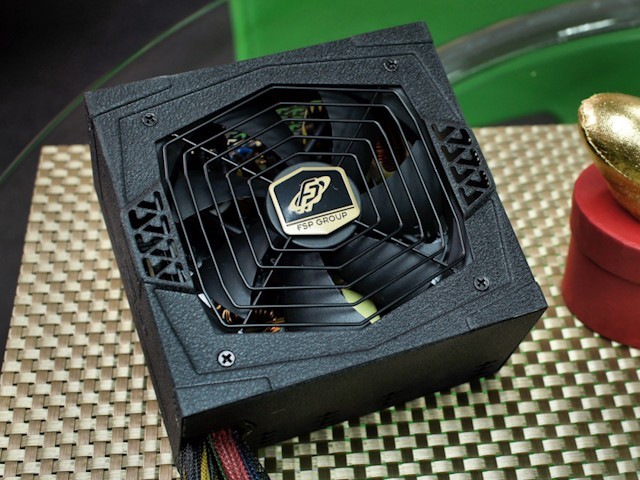AURUM S 700W