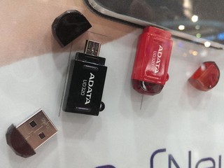 兼容智能手機擴充儲存 ADATA US320 兩用隨身硬碟