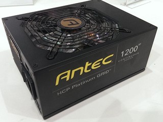 實時監控機內多項參數 Antec HCP-1200 Platinum GRID