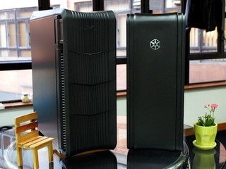 揭門設計、配不同外觀設計特色 SILVERSTONE RV04、FT04 機箱 揭門設計、配不同外觀設計特色 SILVERSTONE RV04、FT04 機箱