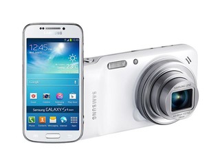 結合手機、相機功能 手機反轉即成DC 水貨Samsung Galaxy S4 Zoom率先抵港 結合手機、相機功能 手機反轉即成DC 水貨Samsung Galaxy S4 Zoom率先抵港