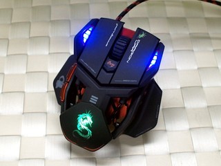 5,600 DPI 高靈敏度設計 DragonWar PHANTON 遊戲滑鼠