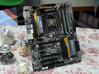 具备高扩充性能 GIGABYTE  GA-Z87X-UD5H 主机板