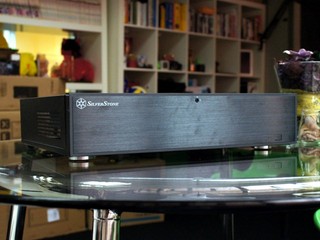 350mm 深度、設鎖功能鋁面板 SILVERSTONE ML04 HTPC 機箱 350mm 深度、設鎖功能鋁面板 SILVERSTONE ML04 HTPC 機箱