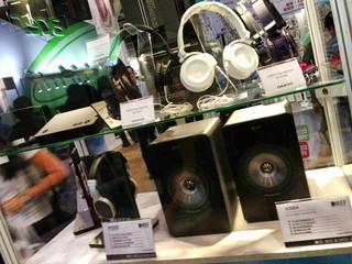 香港电脑通讯节2013 高价耳机Speaker入侵电脑通讯节