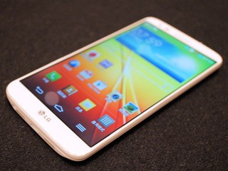 机背实体按键 内建顶级配备 创意实用之作 LG G2智能手机