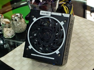 用料認真、超頻用家首選 GALAXY HOF-1200 電源供應器 用料認真、超頻用家首選 GALAXY HOF-1200 電源供應器