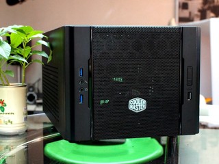  ITX 設計、容納水冷無難度 COOLER MASTER Elite 130 機箱