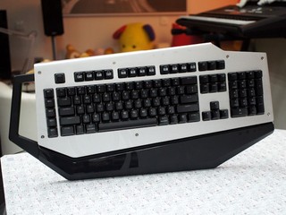 豪華鋁面板、5 組定義鍵 CM STORM MECH 電競鍵盤