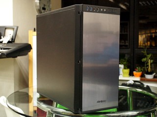 揭門式設計  全面隔絕聲噪 ANTEC P100 靜音機箱