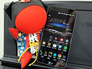 曲面屏幕、機身自我修復 LG G Flex 智能手機