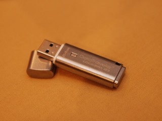 Kingston DataTraveler上鎖隨身碟 同場展出多款高容量儲存產品