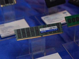 ADATA展示DDR4記憶體模組 同場展出全新2.5吋、PCI-E SSD
