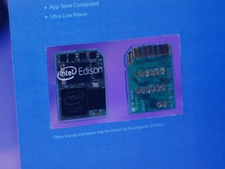 SD Card大小的全功能電腦 Intel CES 2014展出「Intel Edison」