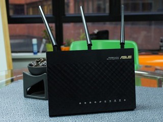 附帶 USB 3.0 及雙核心處理器 ASUS RT-AC68U 雙頻無線路由器