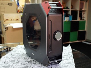 功能齊全、玩味十足 ASRock M8 電競準系統