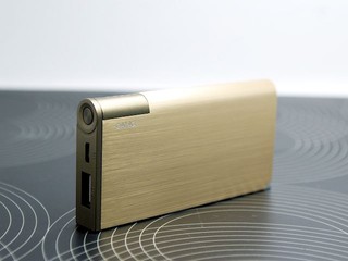 鋁合金輕巧型格 最高2A 輸出 Galaz GXP-3500IM流動充電器 鋁合金輕巧型格 最高2A 輸出 Galaz GXP-3500IM流動充電器