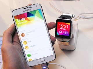 3款型格穿戴式行動裝置同場發放 Samsung Galaxy S5 空降香港