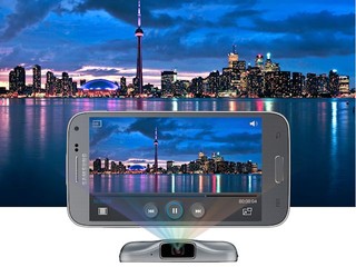 將手機畫面投射出戲院感覺 Samsung Galaxy Beam2