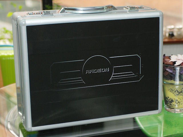 AMD R9 295X2