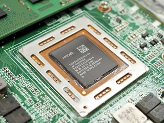超薄機身兼顧電競級效能 AMD 電競 UltraBook