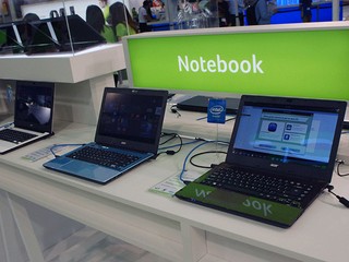 靈活操作，多彩外殼風格時尚 ACER E14 行動電腦登陸會場