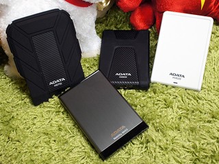 纖薄沉實、防震防水一應俱全 ADATA 推出多款 2TB 外置硬碟機