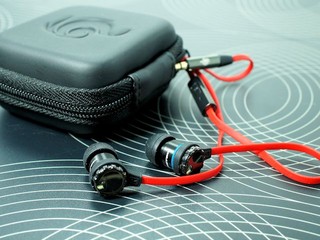 獨立調控重低音音效輸出 CM Resonar 電競耳機