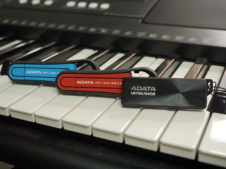 防水防震、USB 3.0 高速讀寫能力 ADATA S107、UE700 USB 隨身碟