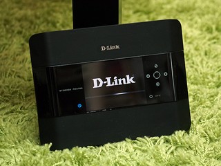 數碼相框設計、多功能 LCD 顯示屏 DLINK DIR-685 無線路由器