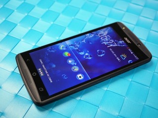 三卡三待、3500mAh 電池 Acer Liquid E700 智能手機