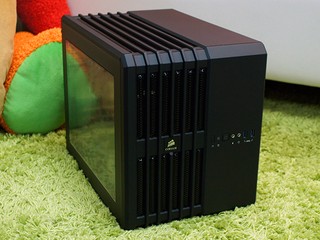 四方造型、超大透明側窗 Corsair Carbide Air 240 機箱