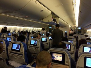 透過電腦擬機艙空氣移動軌跡 模擬感染者打噴嚏後病菌傳播範圍