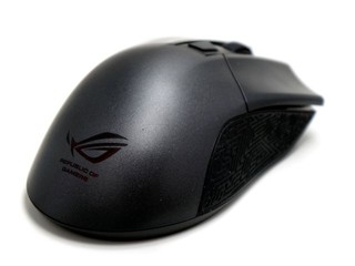 支援2000Hz USB刷新率 ASUS ROG Gladius 電競專用滑鼠