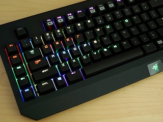 多彩變色效光、青軸設計電競必備 RAZER BLACKWIDOW CHROMA 鍵盤