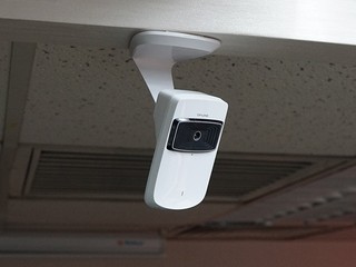 内建 300M Repeater 无线伸延功能 TP-LINK NC200 Cloud 网络摄影机
