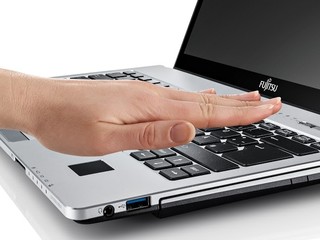 配備手掌靜脈辨識技術加強保安 Fujitsu Lifebook S935 筆記簿型電腦 配備手掌靜脈辨識技術加強保安 Fujitsu Lifebook S935 筆記簿型電腦