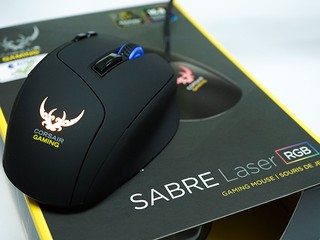 超輕超高靈敏度、獨立區域全彩燈光 Corsair Gaming SABRE RGB 滑鼠