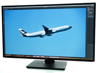 設 HDMI 2.0、擁有 100% sRGB 色域 ASUS PA328Q 4K 專業顯示器