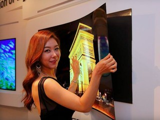 僅比紙張略厚 成下一代屏幕指標 LG 發佈全球最薄最輕55吋OLED屏幕