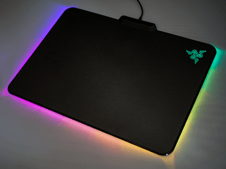 全球首款需要接电的鼠垫？ Chroma 彩光、Razer Firefly 登场