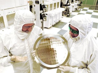 逐漸迫近僅 2.5nm 尺吋的人類DNA IBM 發佈突破性 7nm 工藝制程技術 逐漸迫近僅 2.5nm 尺吋的人類DNA IBM 發佈突破性 7nm 工藝制程技術