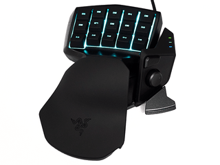 單手操作25組編程鍵、遊戲出技武器 Razer Tartarus Chroma 遊戲鍵盤