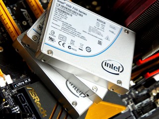 NVMe SSD時代來臨 Intel SSD 750 400GB U.2版本