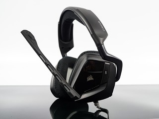 耳罩加入 RGB 燈效、免驅即插即用 CORSAIR VOID 7.1 USB 有線版