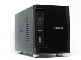 配備 ReadyNAS 系統、打入中端市場 Netgear RN202 網絡伺服器