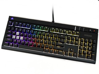 鍵盤也靜音、配 CherryMX Silent 軸 Corsair Strafe RGB 彩光電競鍵盤