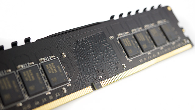 輕易打造新一代高容量DDR4 平台Corsair Vengeance LPX 32GB Kit 記憶體 