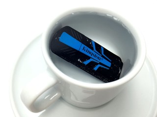 防水．防震．高速 Kingston DataTraveler R3.0 G2 隨身碟